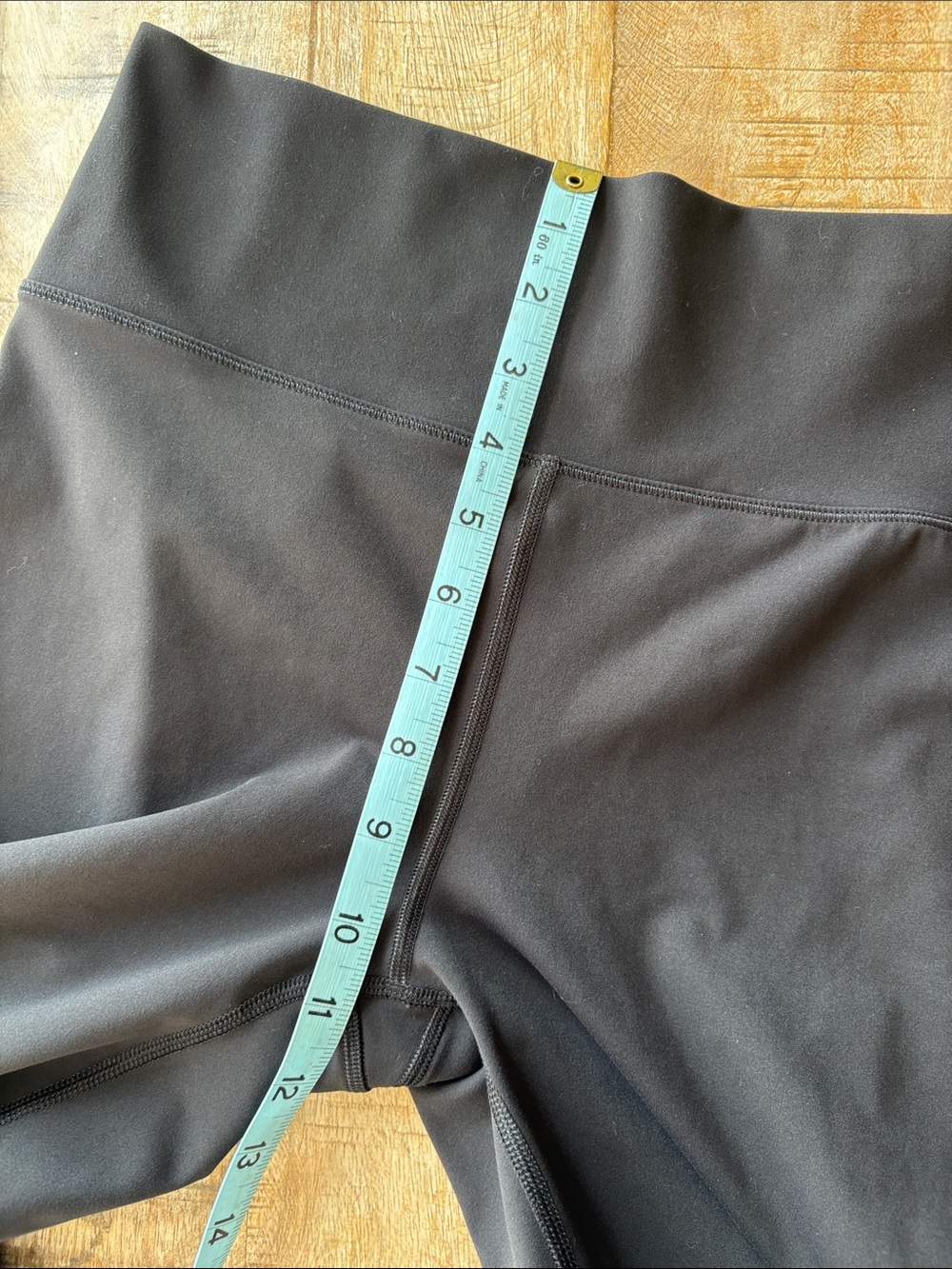 Vuori Women’s Black Flare Leggings size M - Picture 7 of 8